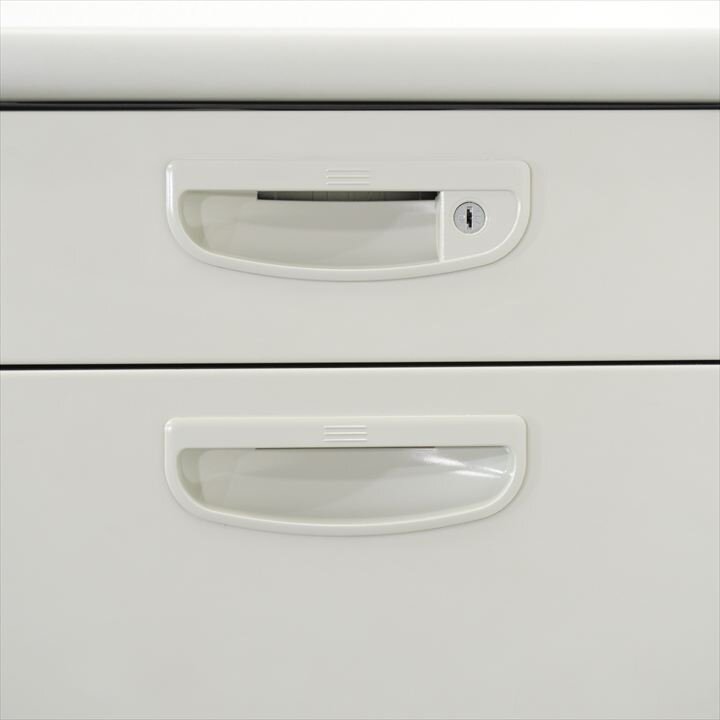 ナイキ 片袖机 107