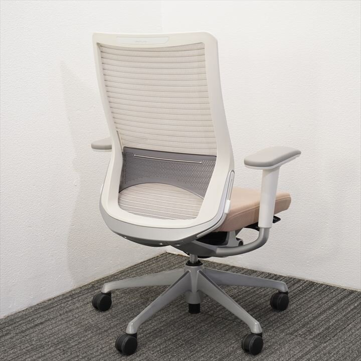 オカムラ コーラル 可動肘 ハイバック ランバー付 ベージュ