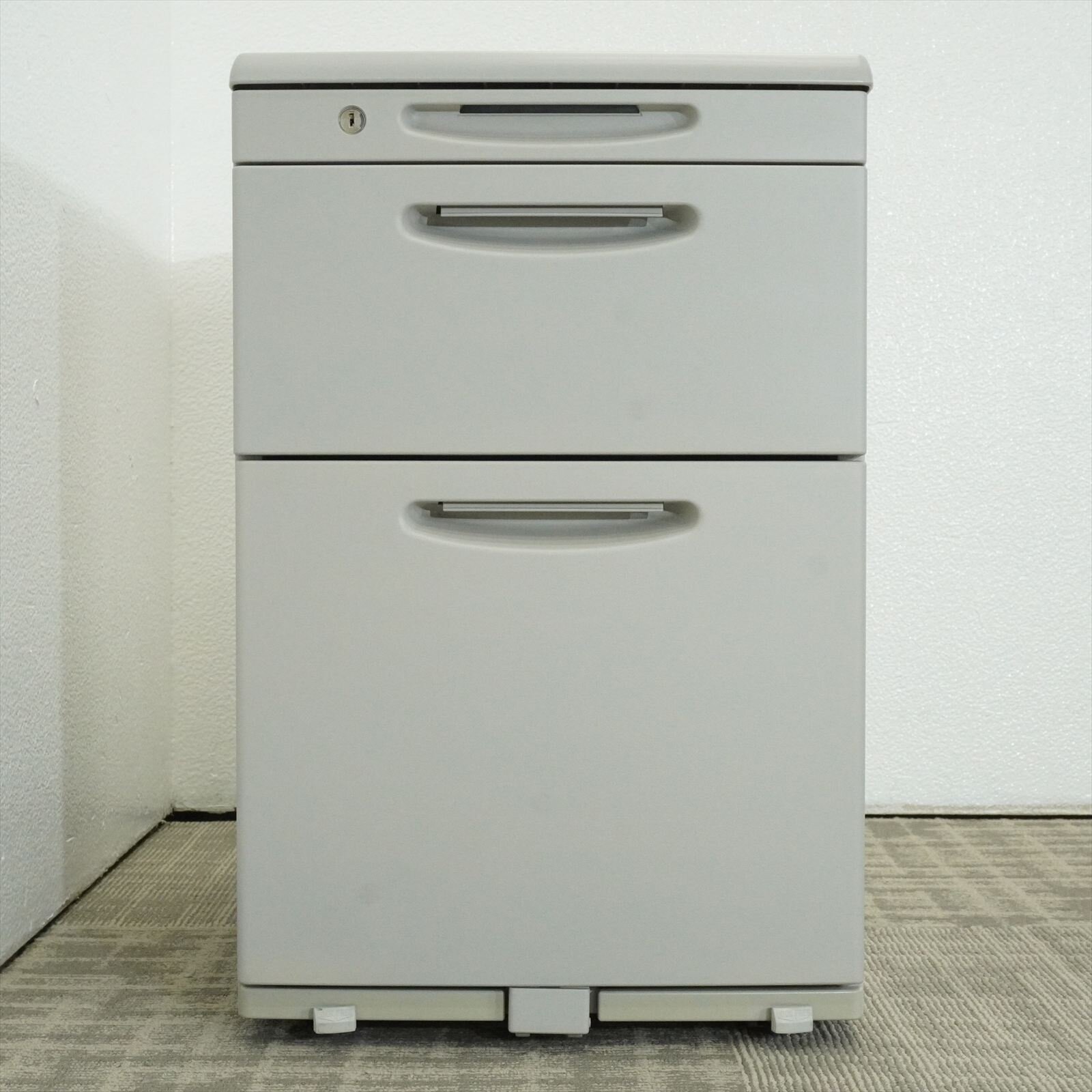 オカムラ SD 3段ワゴン A4・B4兼用 ペントレー 低床タイプ 特価品