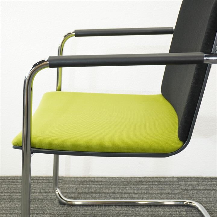 ウィルクハーン 180レンジネオス ミーティングチェアー グリーン/ブラック