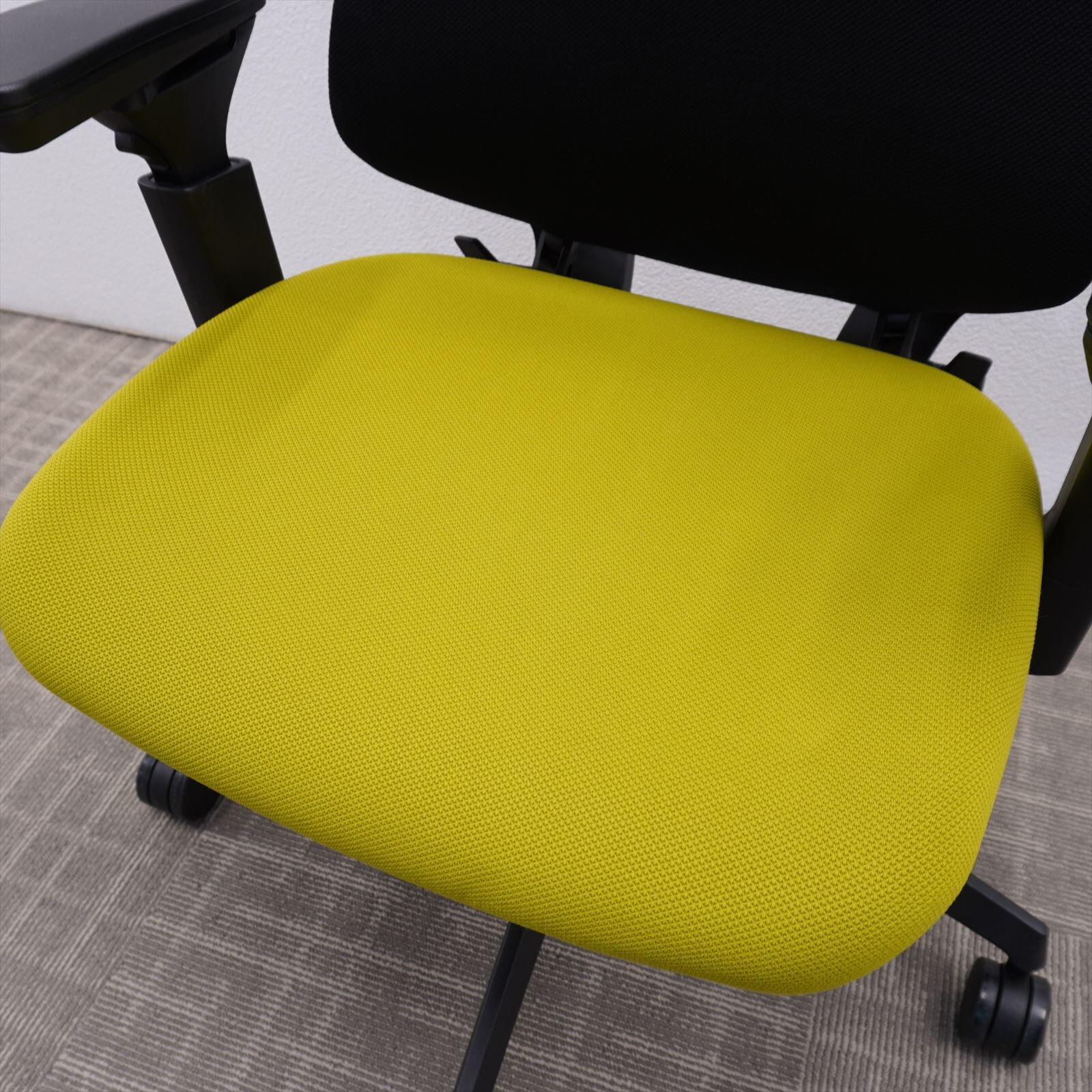 コクヨ デュオラ 可動肘 ハイバック 背クッション グリーン 特価品