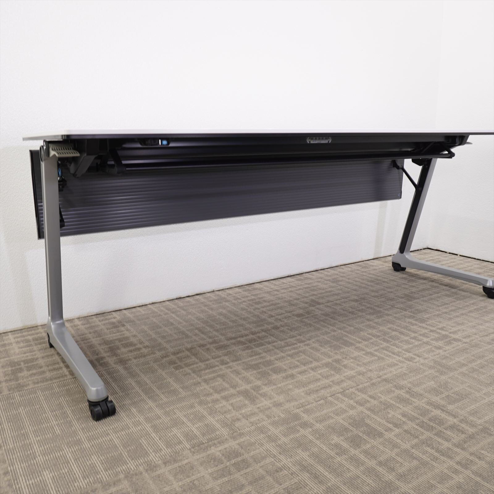 オカムラ インターアクトPRO フラップテーブル 1860 ホワイト