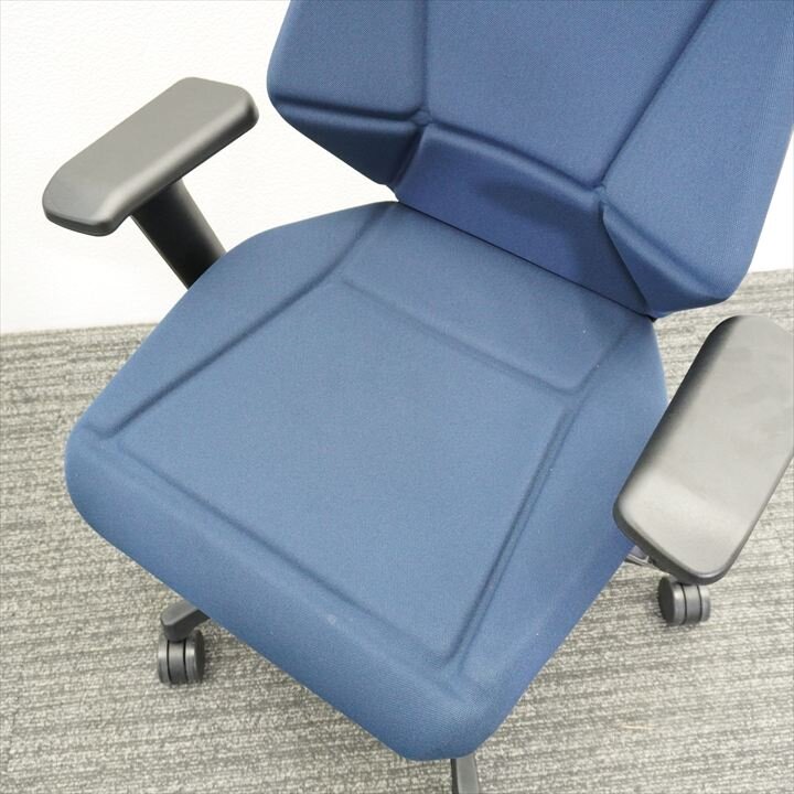 イトーキ フリップフラップ 可動肘 ハイバック ハンガー付 ネイビーブルー 特価品