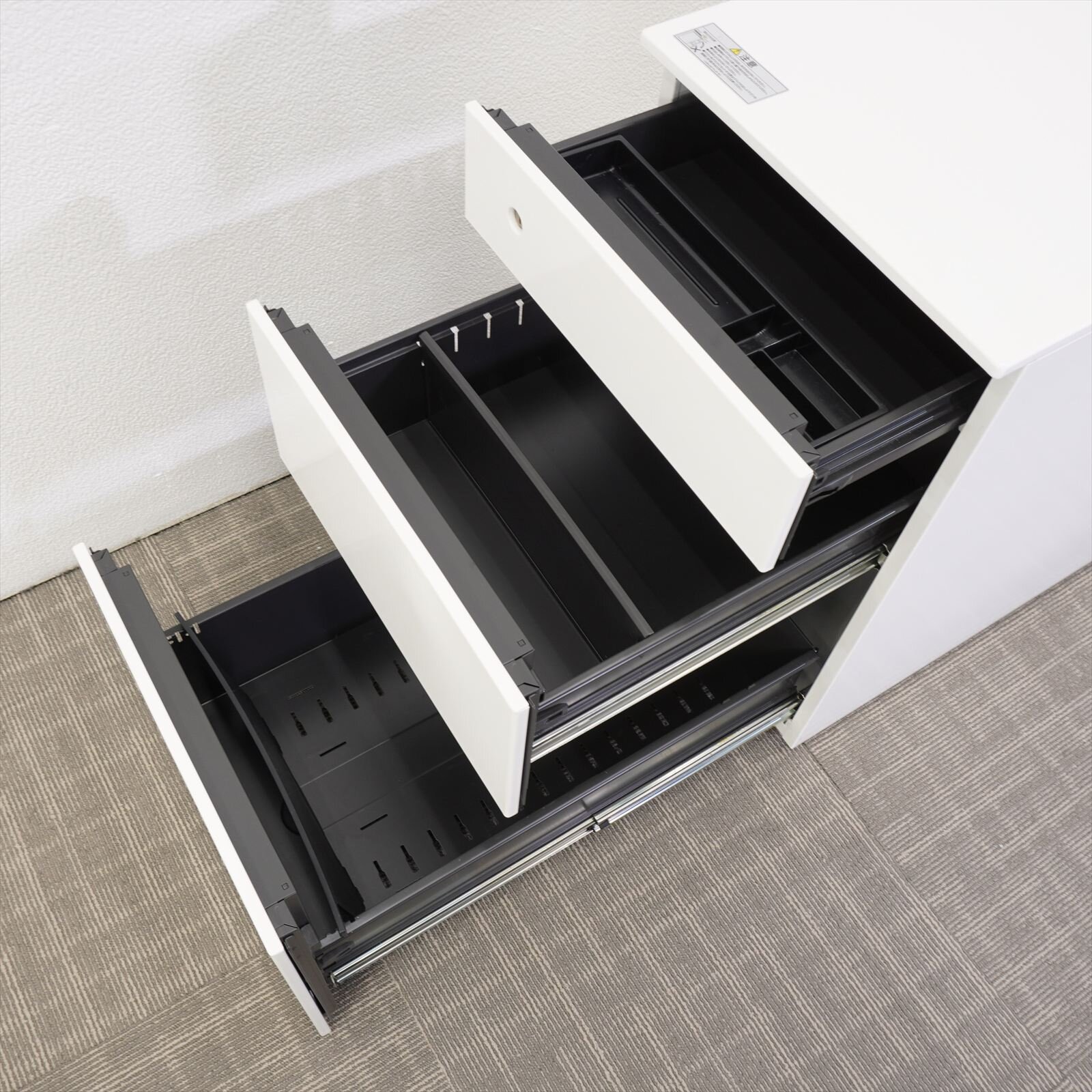 オカムラ プロユニット ３段ワゴン サイド取手 H650 ホワイト 特価品