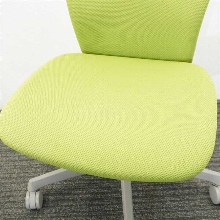 オカムラ スラート 肘無し ハンガー付 ライトグリーン ホワイトシェル