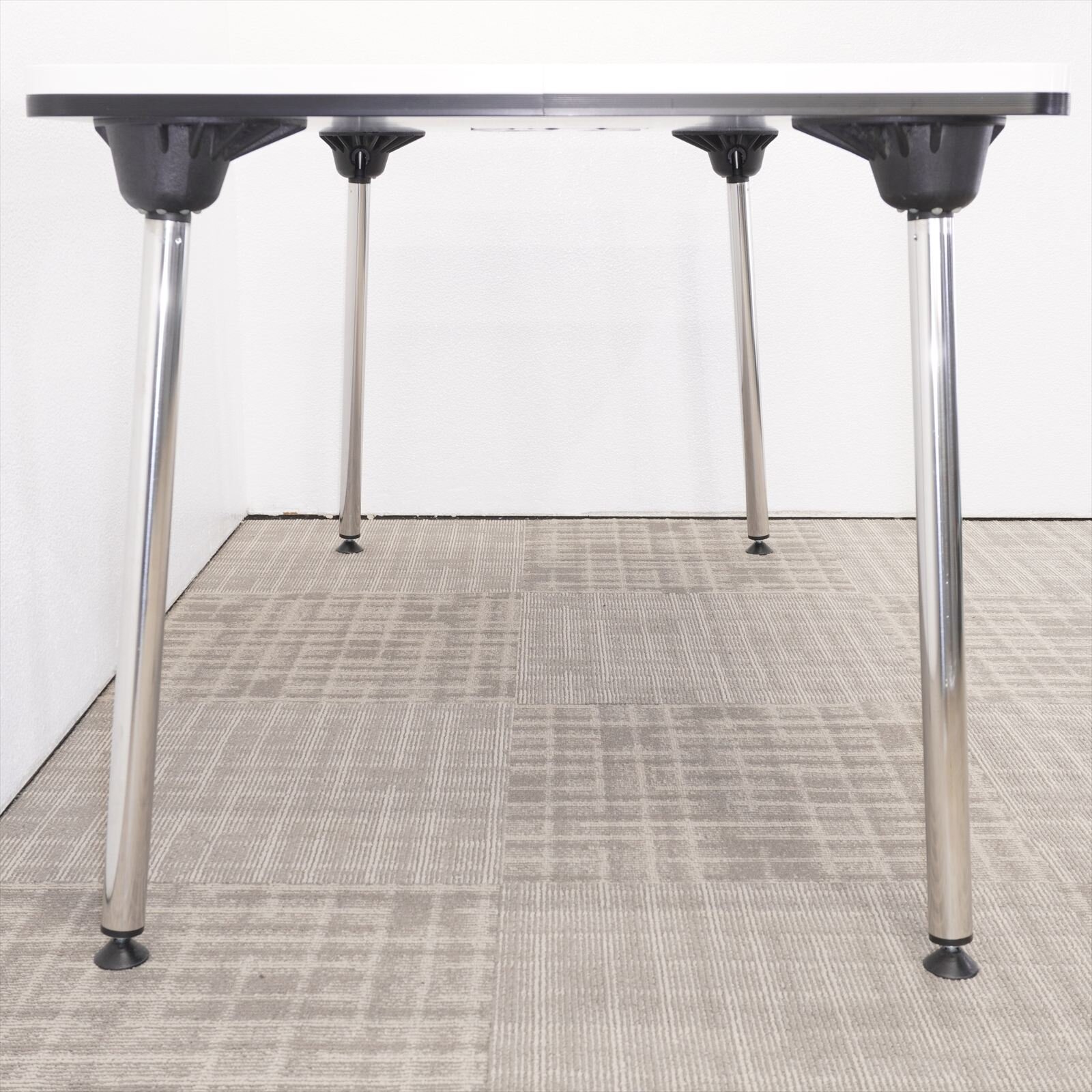 オカムラ WOGG 折りたたみテーブル 1575 H700 ホワイト