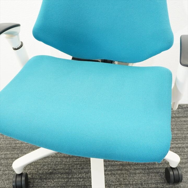 イトーキ エフチェア 可動肘 ハイバック クロスバック ストロングブルー ホワイトシェル
