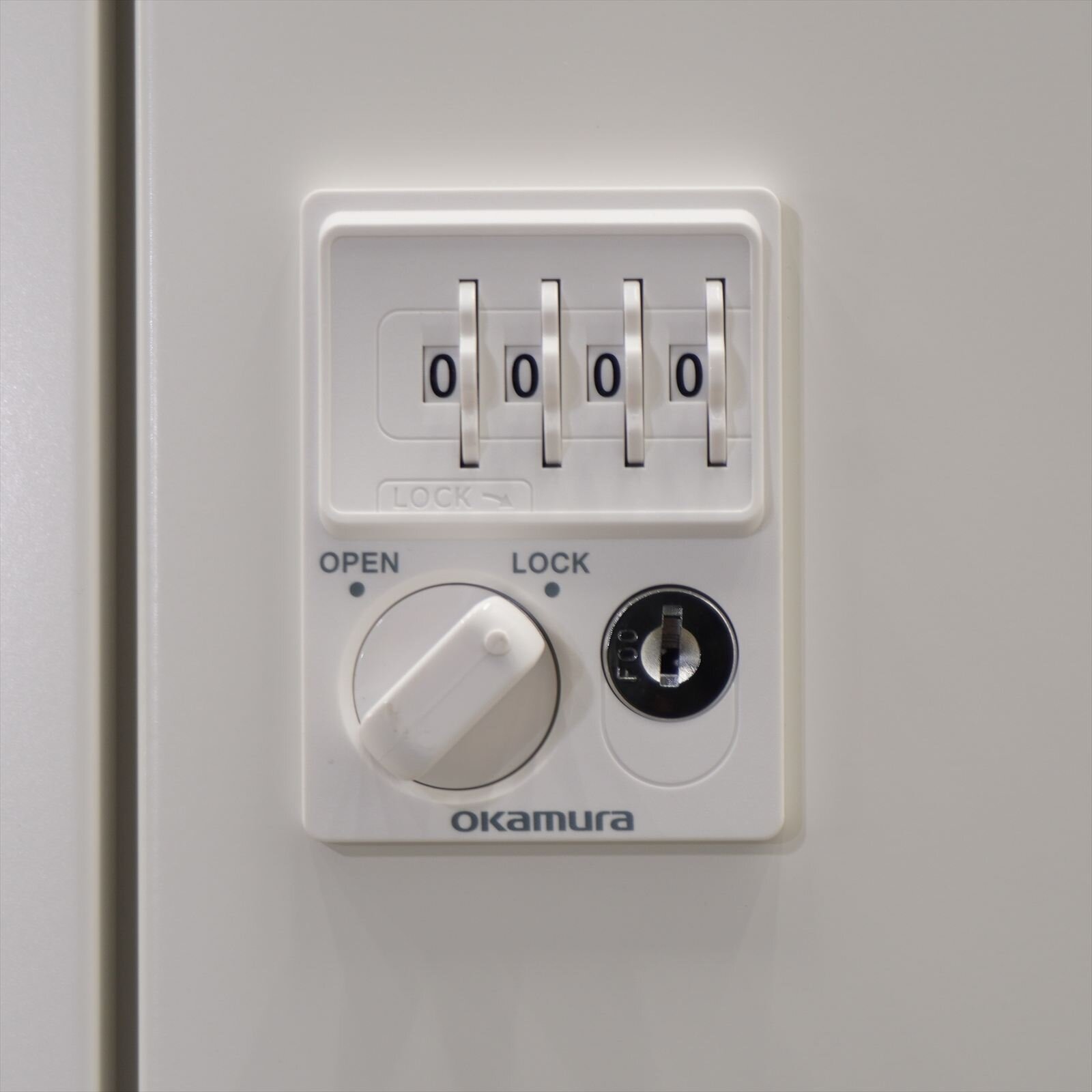 オカムラ ピクスライン ダイヤル式10人用モバイルロッカー H1810