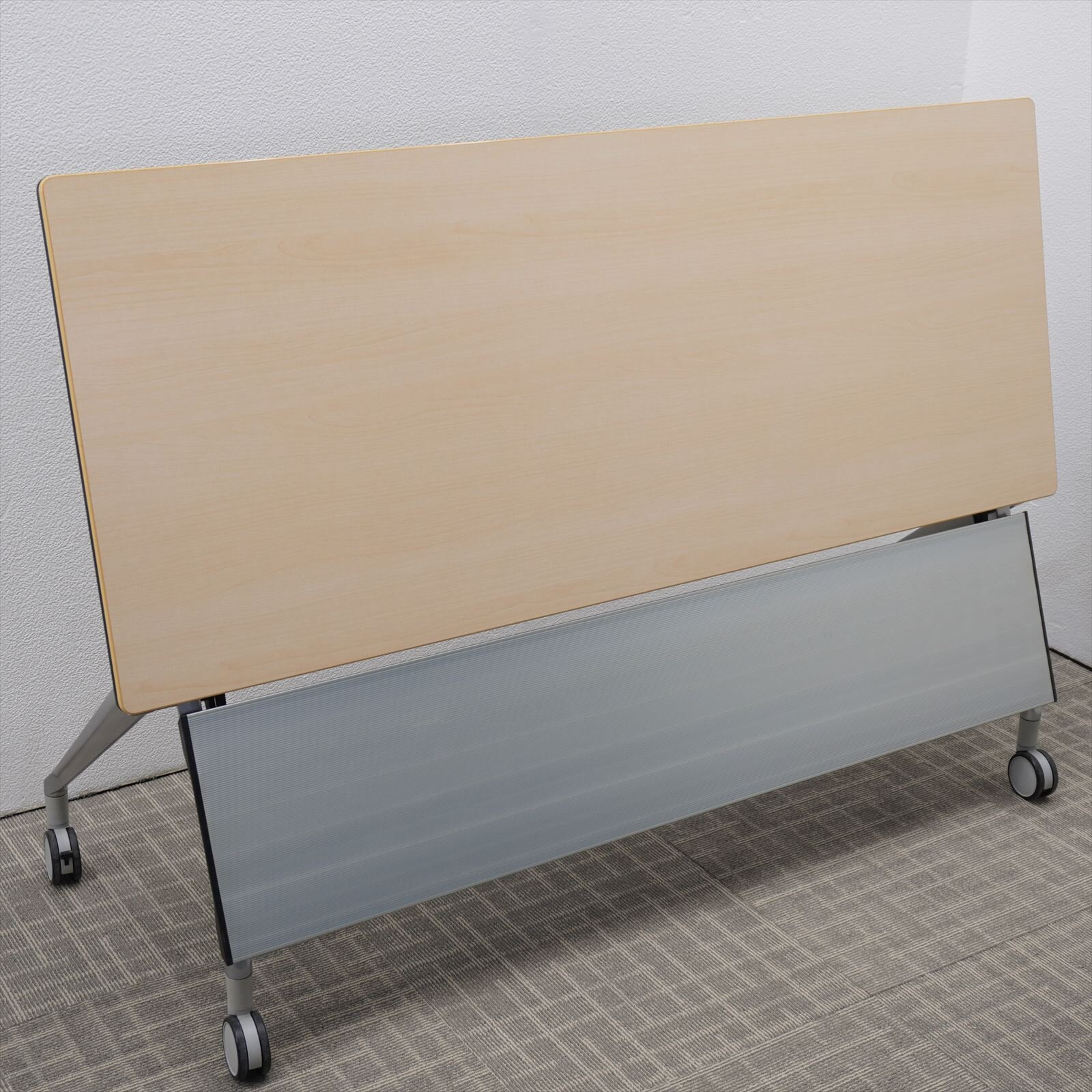 オカムラ インターアクトNT フラップテーブル 1560 幕板付 棚板付 配線ダクト無し ライトプレーン