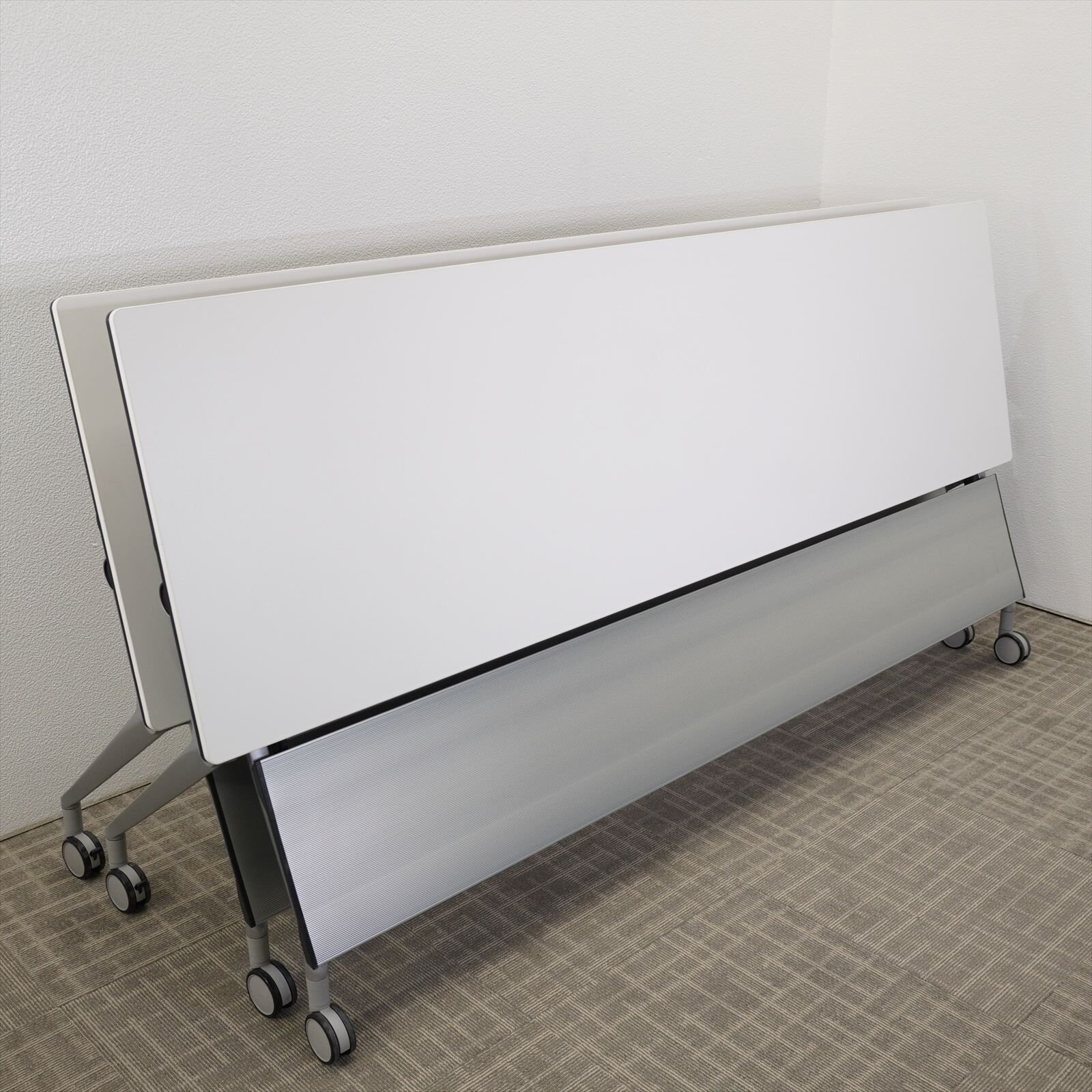 オカムラ インターアクトNT フラップテーブル 2160 幕板付 棚板無し 配線ダクト無し ホワイト