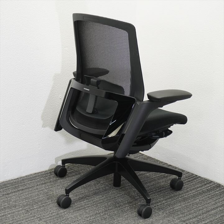 オカムラ フィノラ 可動肘 ブラック