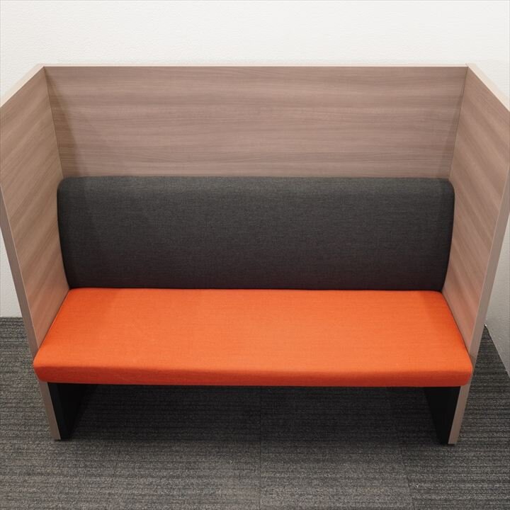 オカムラ ミーティングユニット ベンチユニット パネル付 W1400 H1215 レッド×ブラック／プライズウッド