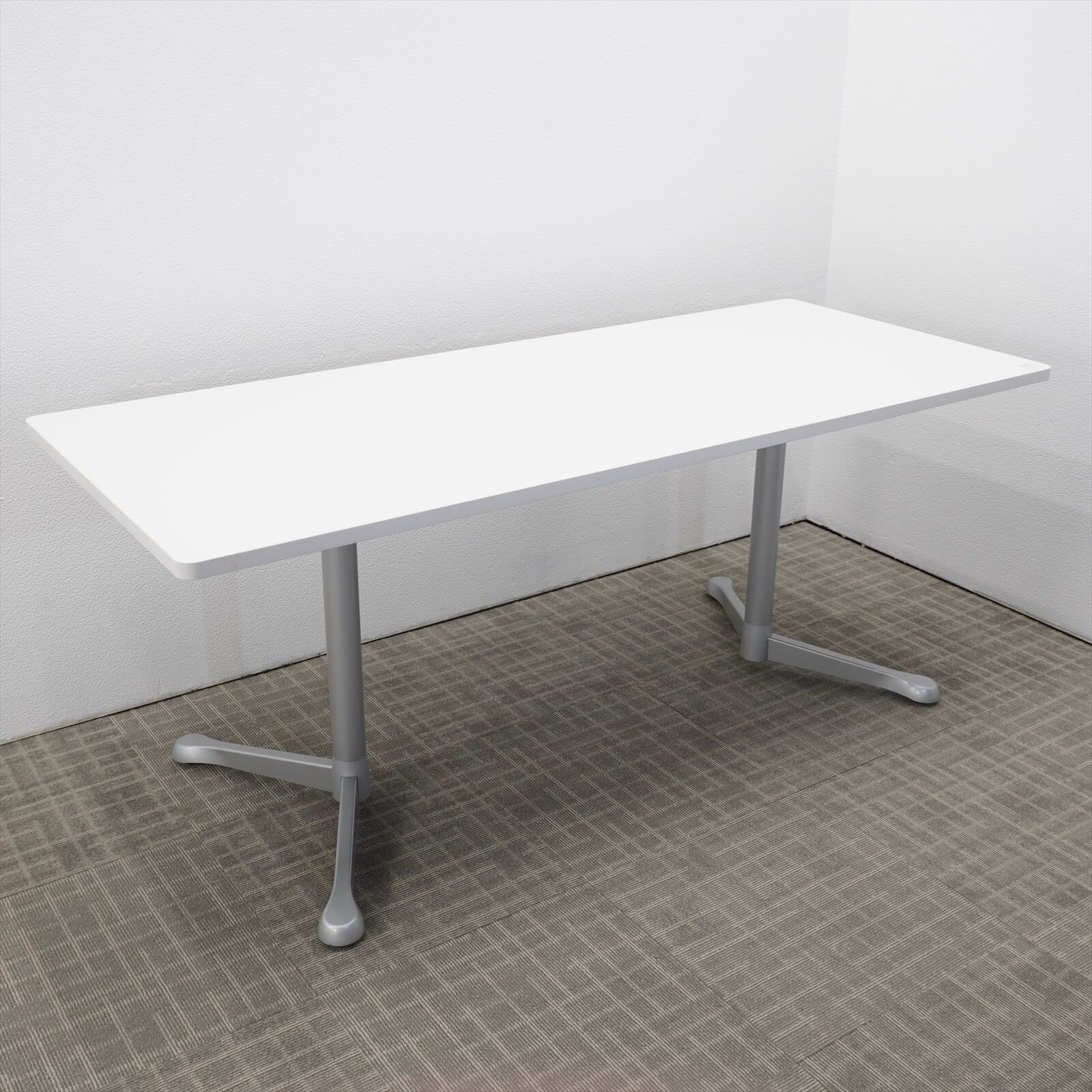 オカムラ アクティアフェロー ミーティングテーブル キャスター脚 1875 ホワイト