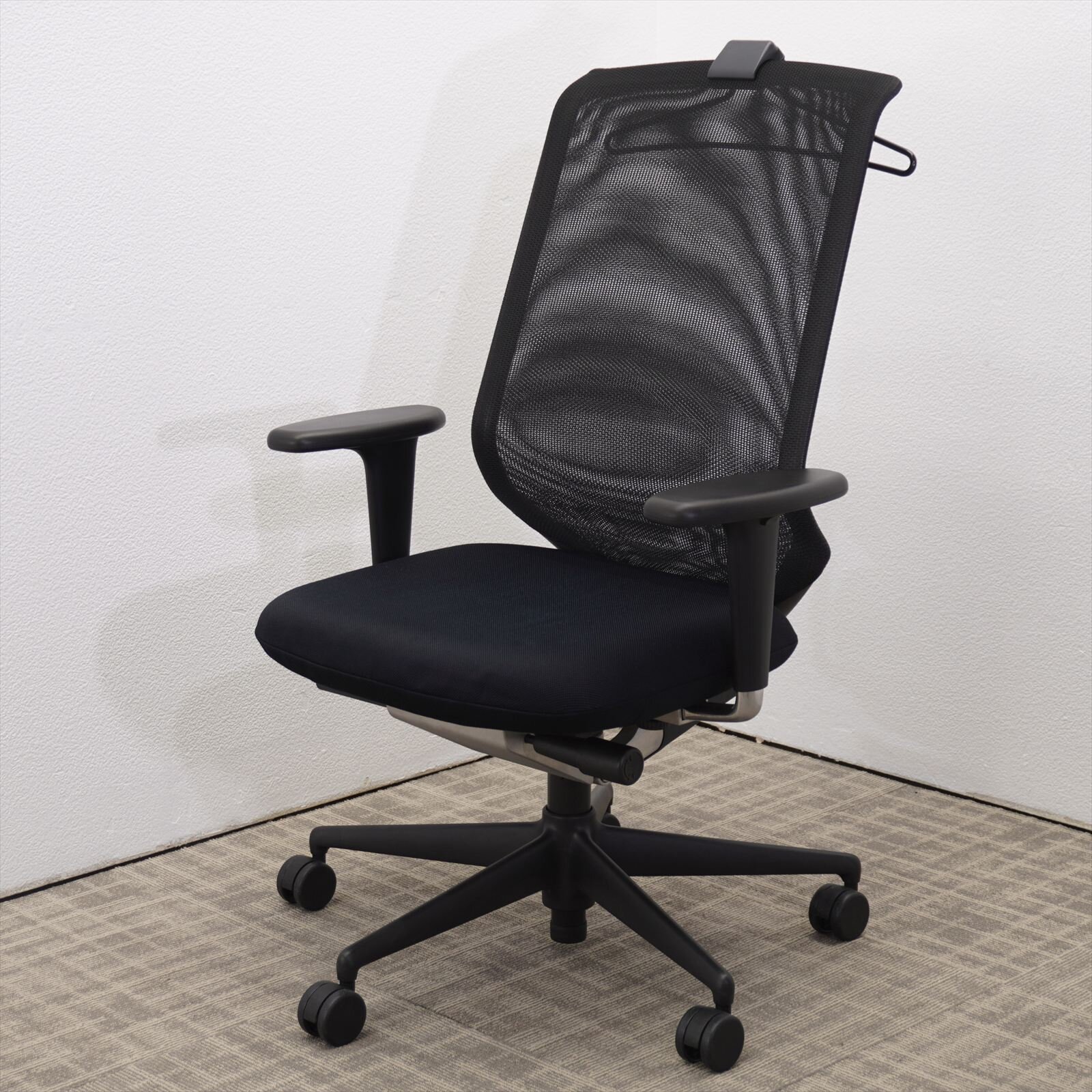 ヴィトラ メダプロ 可動肘 ハンガー付 ブラック