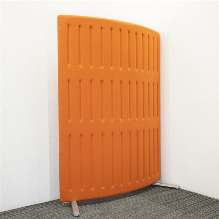 オカムラ マッフル フリースタンディングパネル Rパネル 可動脚 W1230 D540 H1700 オレンジ