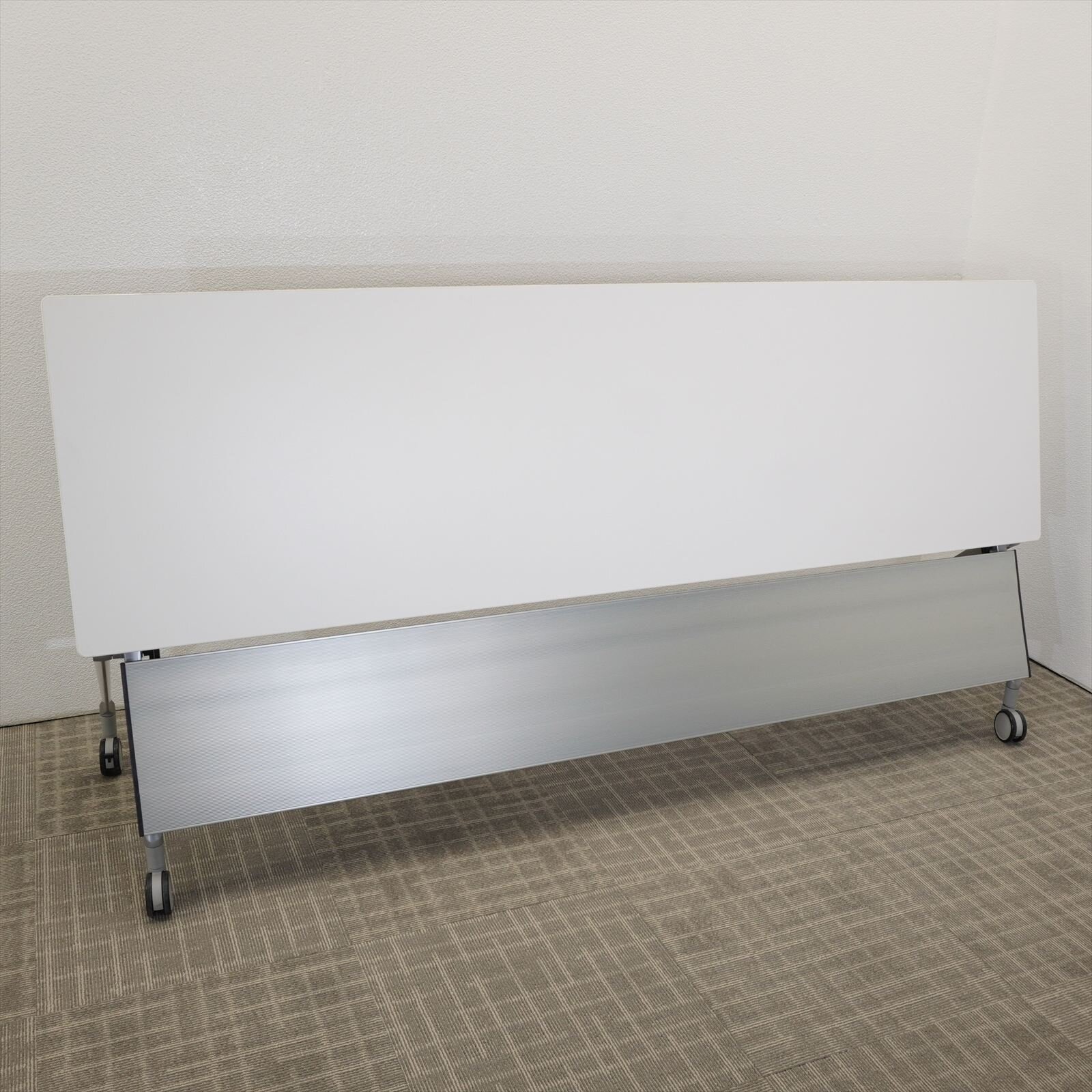 オカムラ インターアクトNT フラップテーブル 2160 幕板付 棚板無し 配線ダクト無し ホワイト