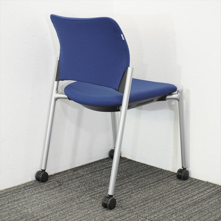 オカムラ 8147シリーズ ミーティングチェアー ブルー