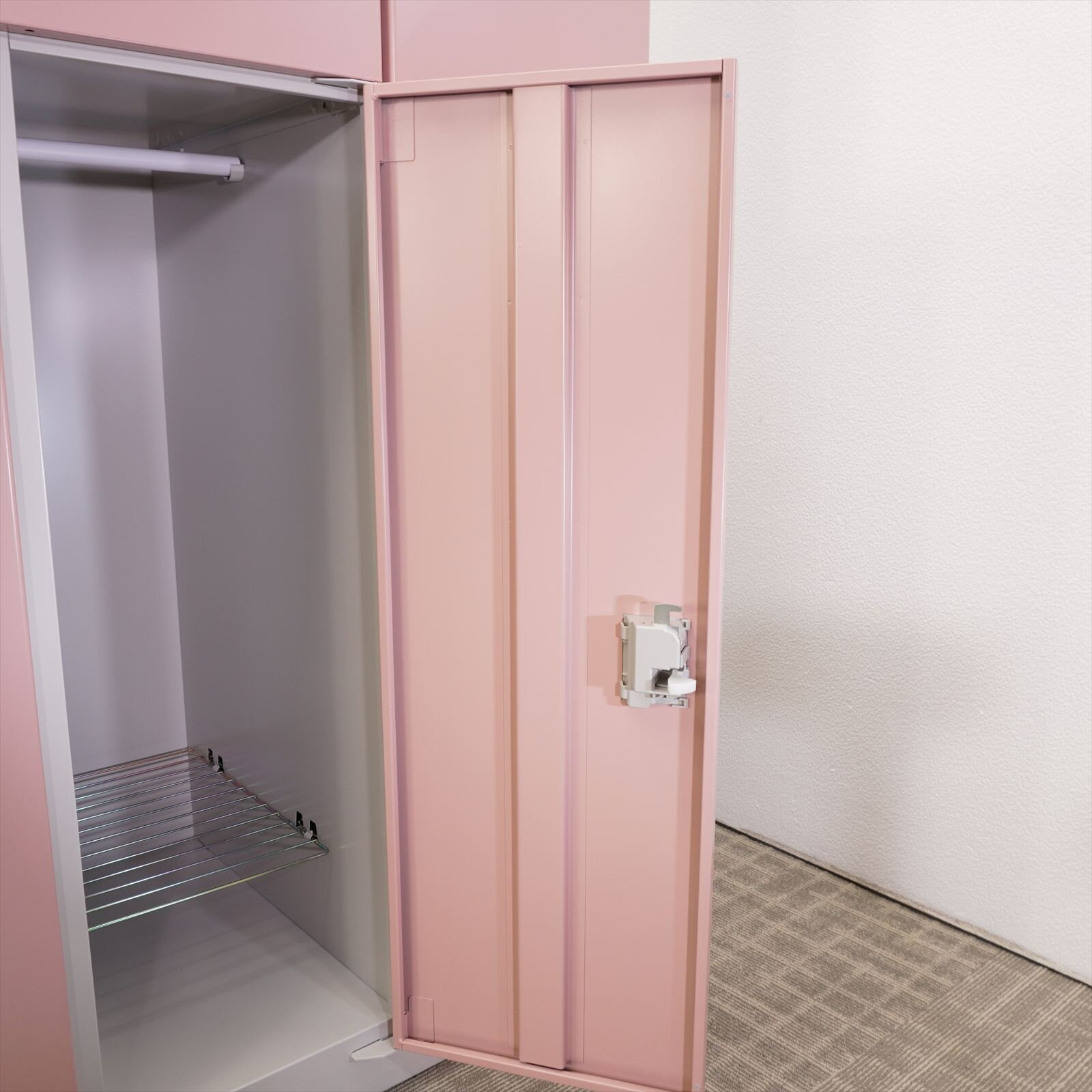 イトーキ LB型 ６人用ロッカー ピンク