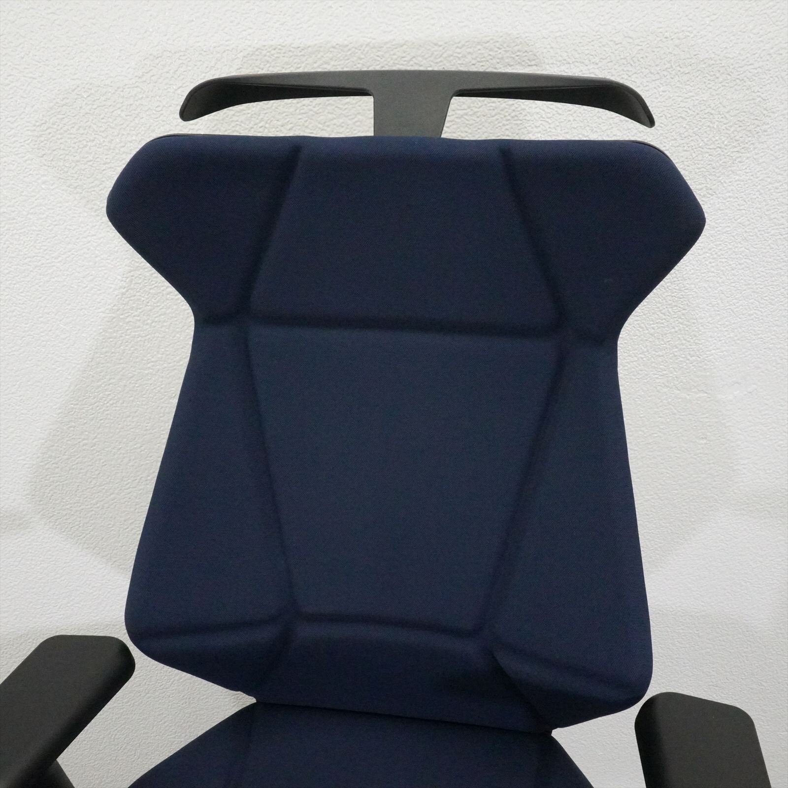 イトーキ フリップフラップ 可動肘 ハイバック ハンガー付 ネイビーブルー 特価品（2）