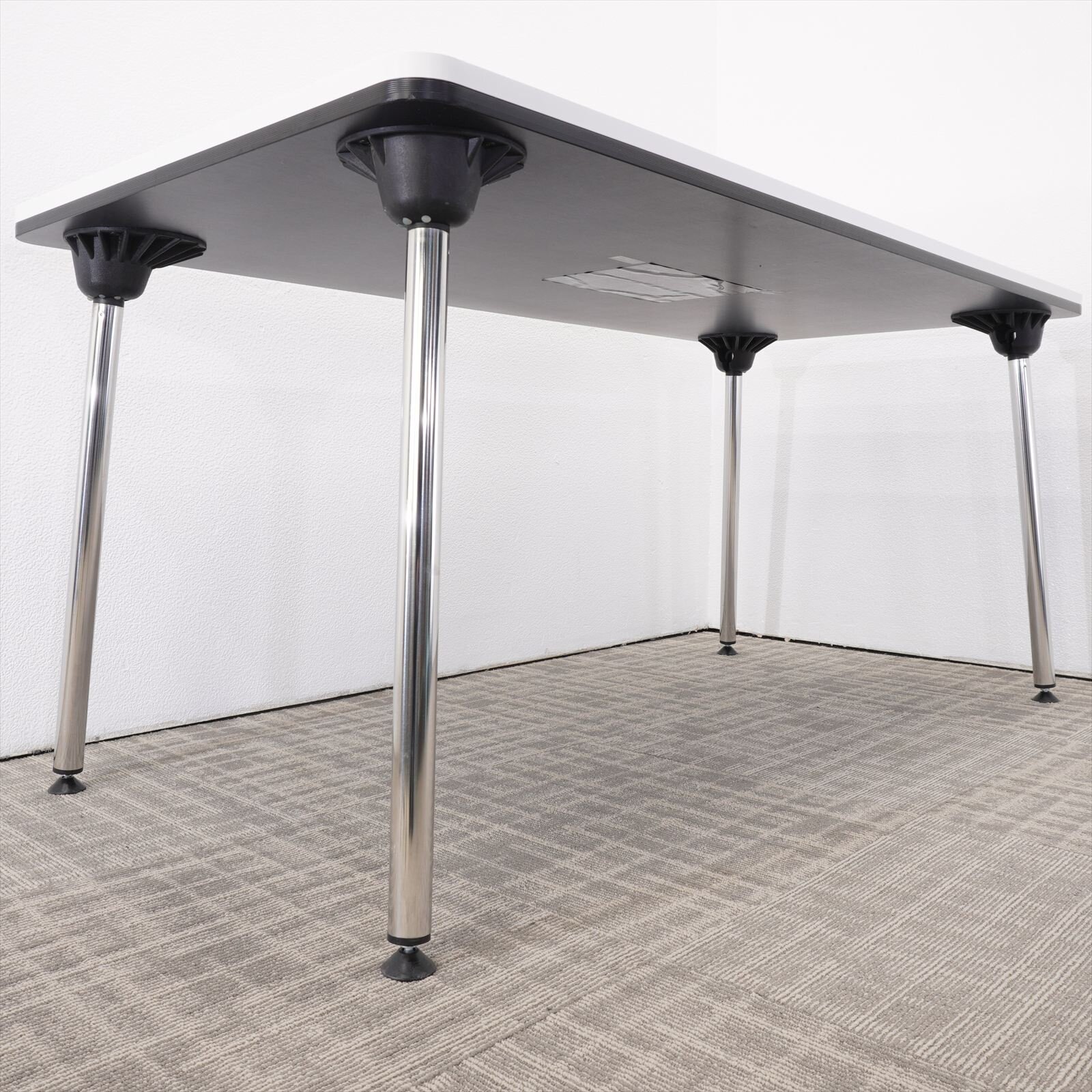 オカムラ WOGG 折りたたみテーブル 1575 H700 ホワイト