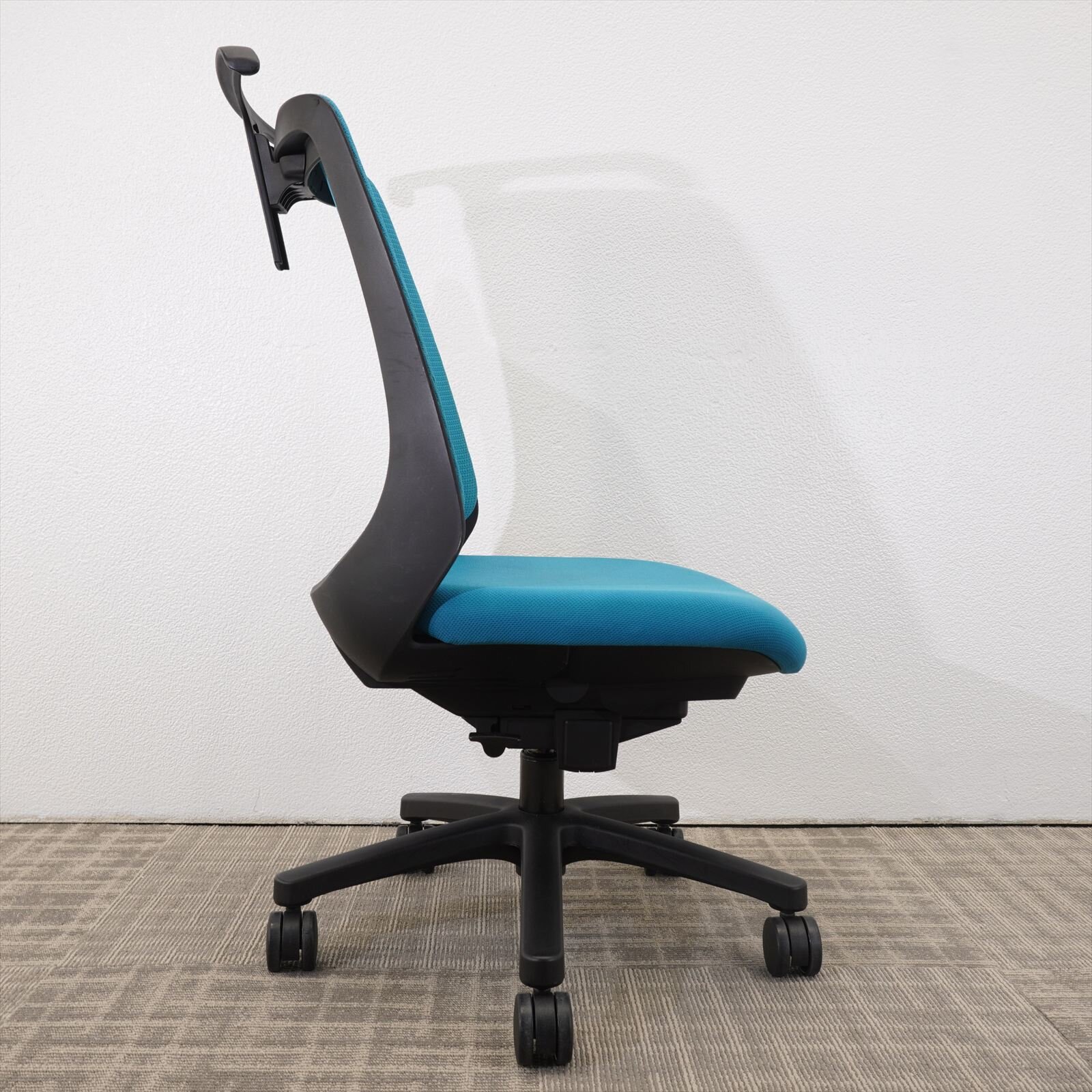 イトーキ ノナチェア ハンガー付 ストロングブルー