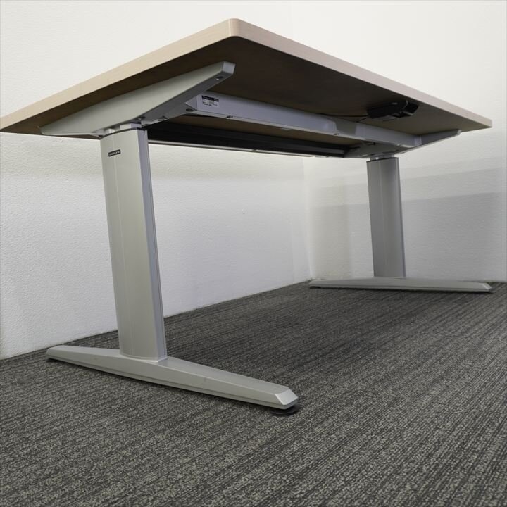 オカムラ リフティオ 手動昇降テーブル 木目 W1600 D900 H700-1000