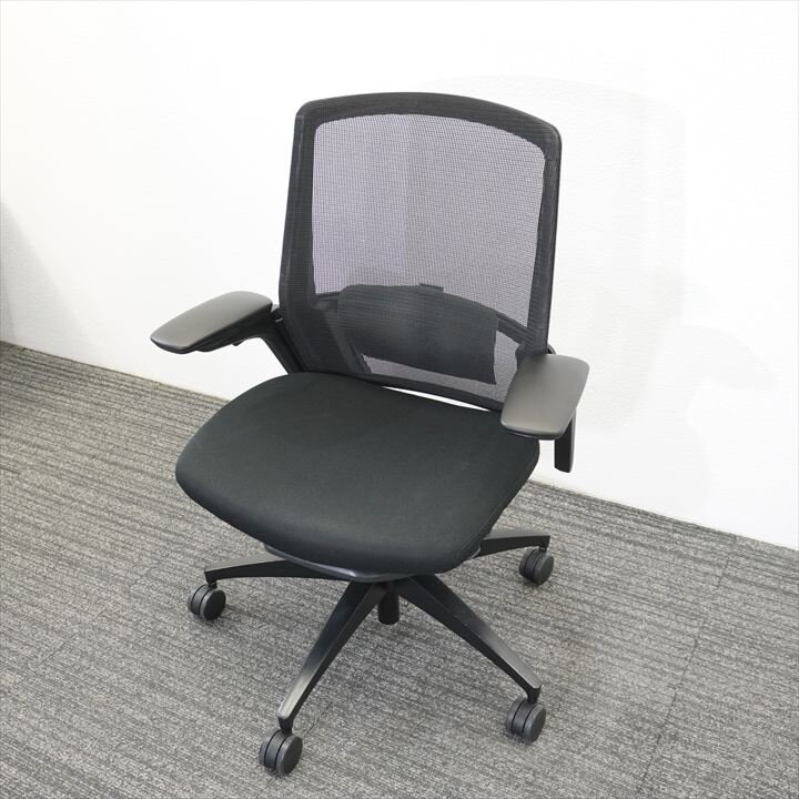 オカムラ フィノラ 可動肘 ブラック