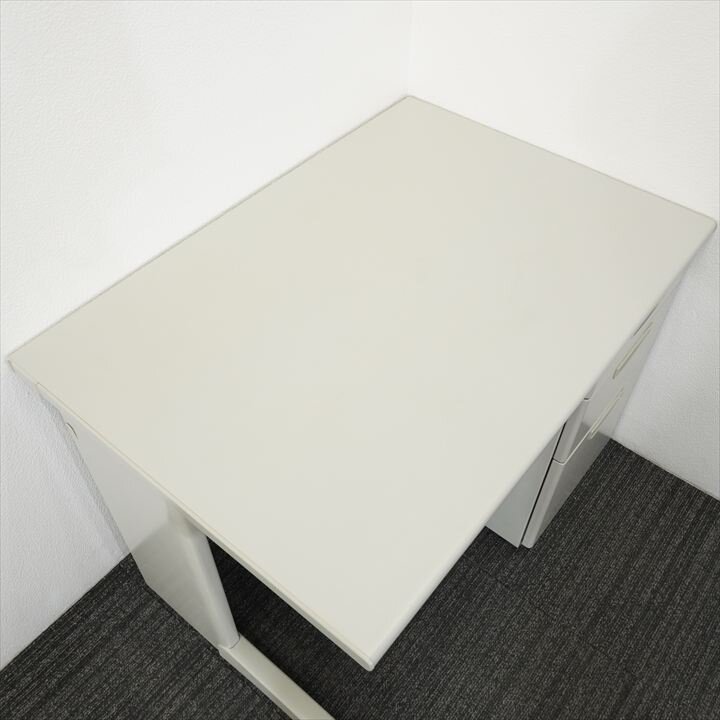 ナイキ 片袖机 107