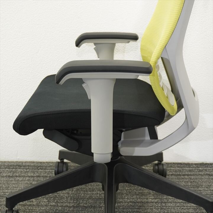 イトーキ エピオス 可動肘 ハイバック ハンガー付 ブライトモスグリーン/ブラック