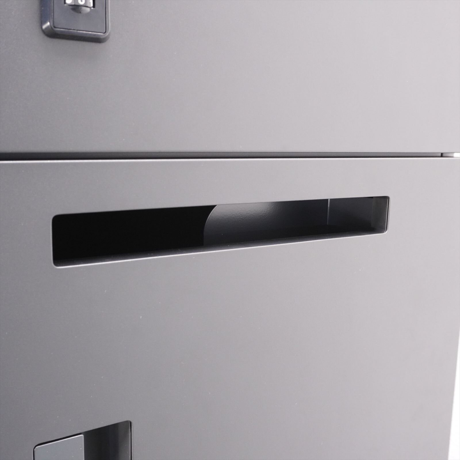 イトーキ エスキャビネット ダイヤル式8人用パーソナルロッカー H1790 ブラック 特価品