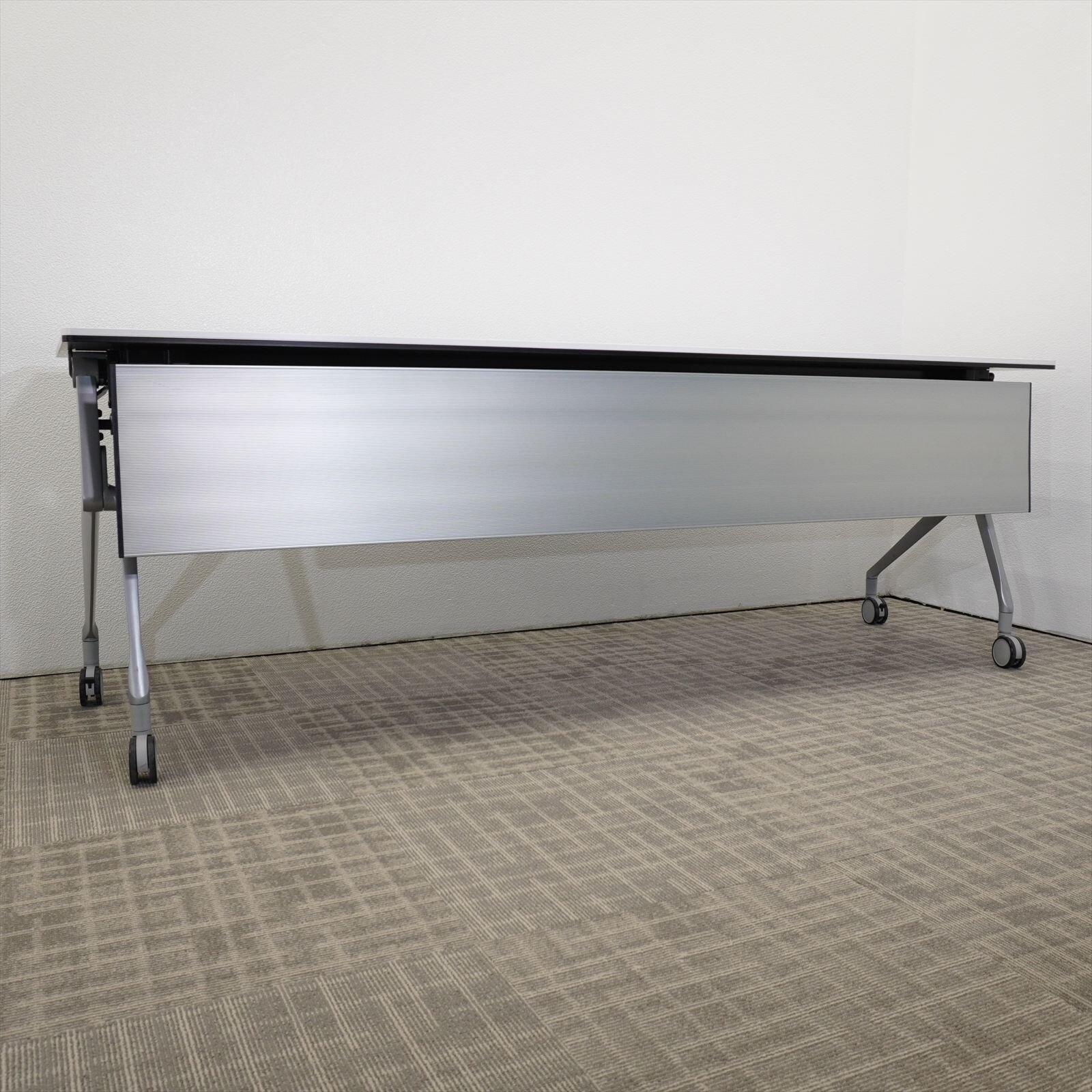 オカムラ インターアクトNT フラップテーブル 2160 幕板付 棚板無し 配線ダクト無し ホワイト