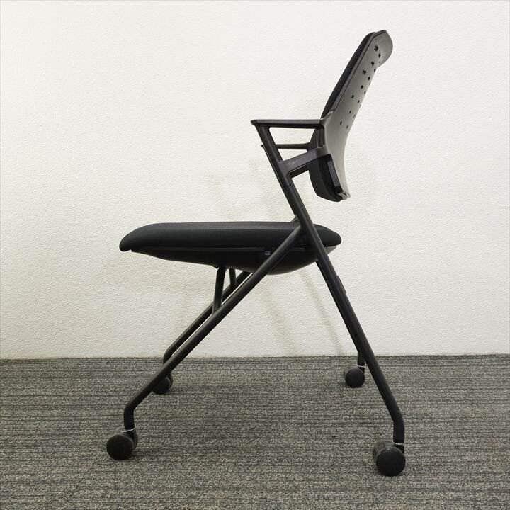 コクヨ ピエガ ミーティングチェアー 肘付 ブラック