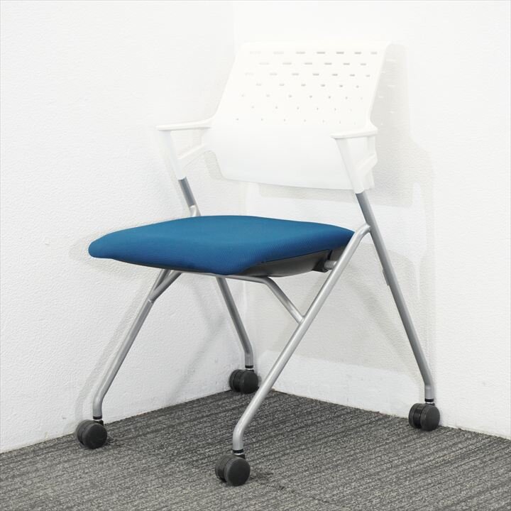 コクヨ ピエガ ミーティングチェア 肘付 シルバー塗装脚 背樹脂タイプ プルシアンブルー