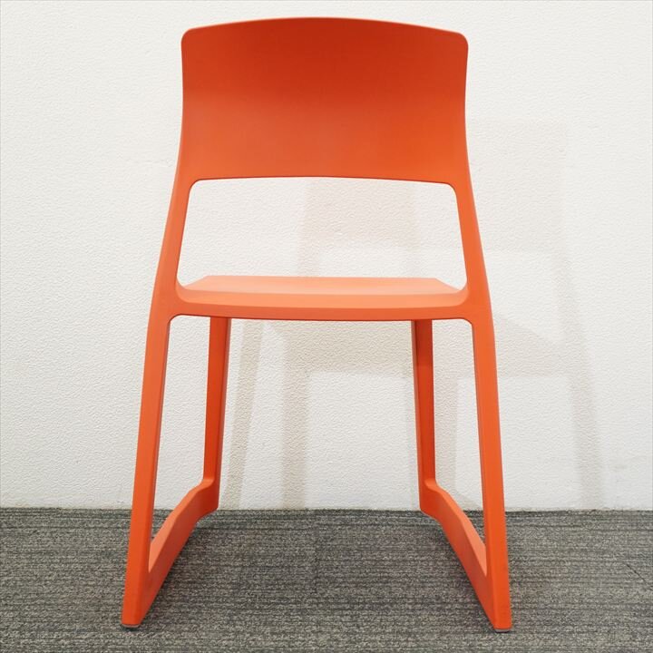 ヴィトラ ティプトン スタッキングチェア ポピーレッド／オレンジ
