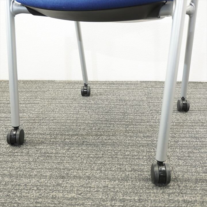 オカムラ 8147シリーズ ミーティングチェアー ブルー