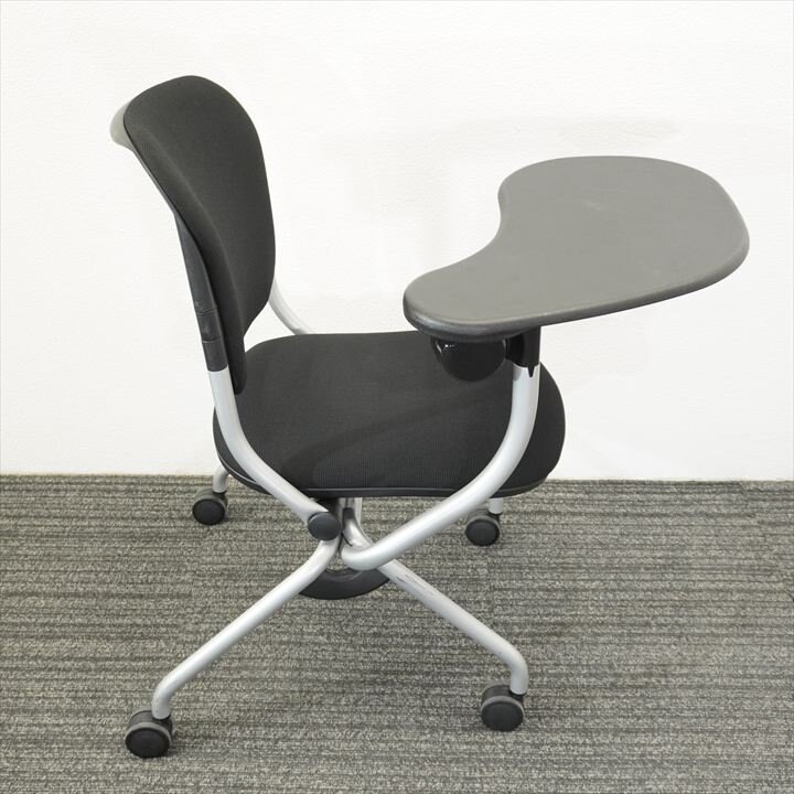 オカムラ トーションライン メモ台付ミーティングチェアー ブラック