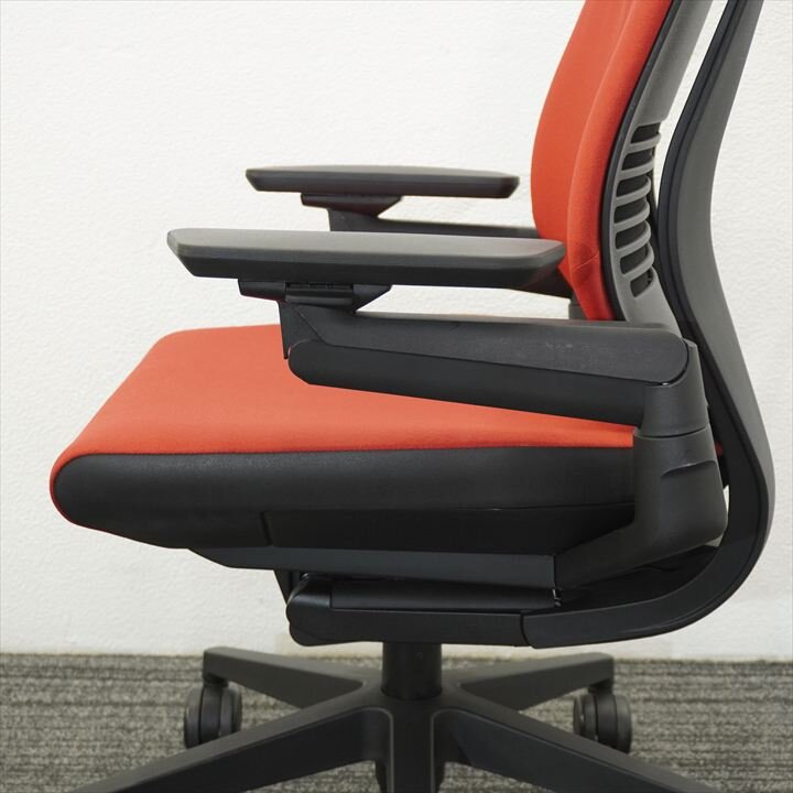 スチールケース ジェスチャー 可動肘 スカーレット