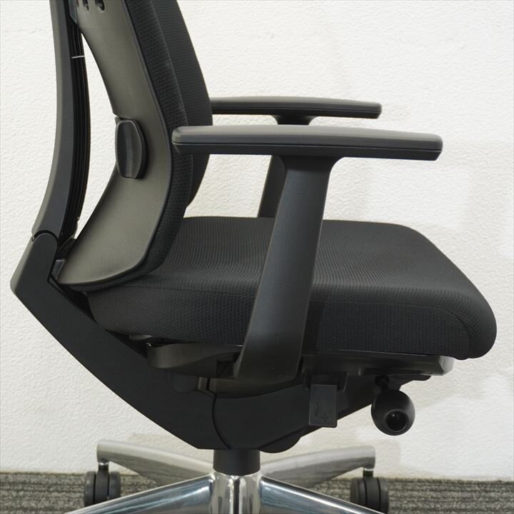 コクヨ ウィザード３ 固定肘 ミドルマネージメント ブラック