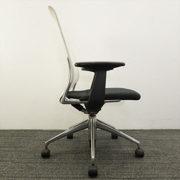 ヴィトラ メダチェア 肘付 ホワイト／ブラック