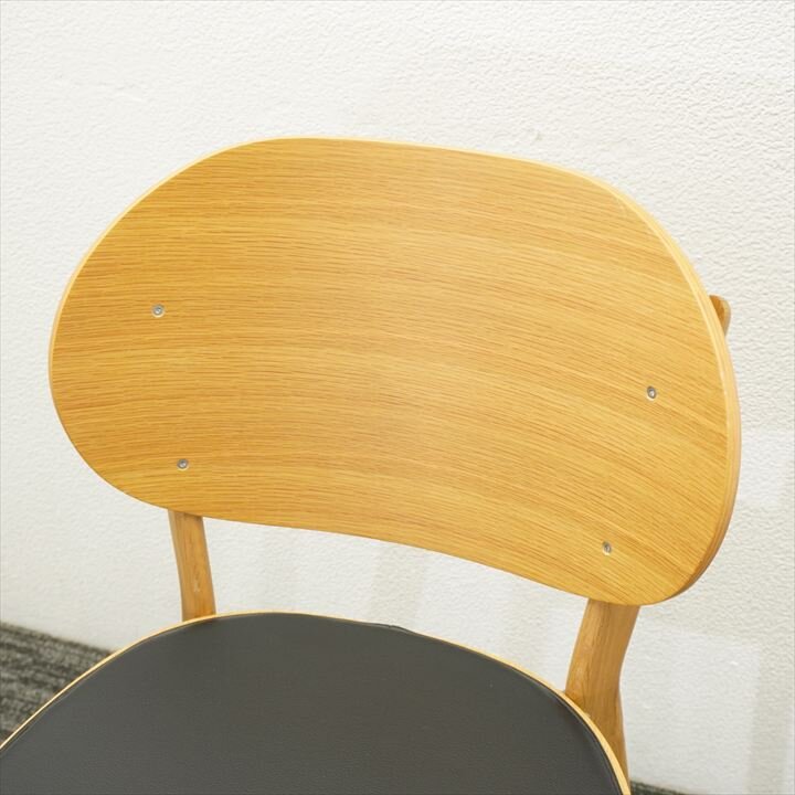 オカムラ ポート 木製チェア 座：ビニール／ブラック色