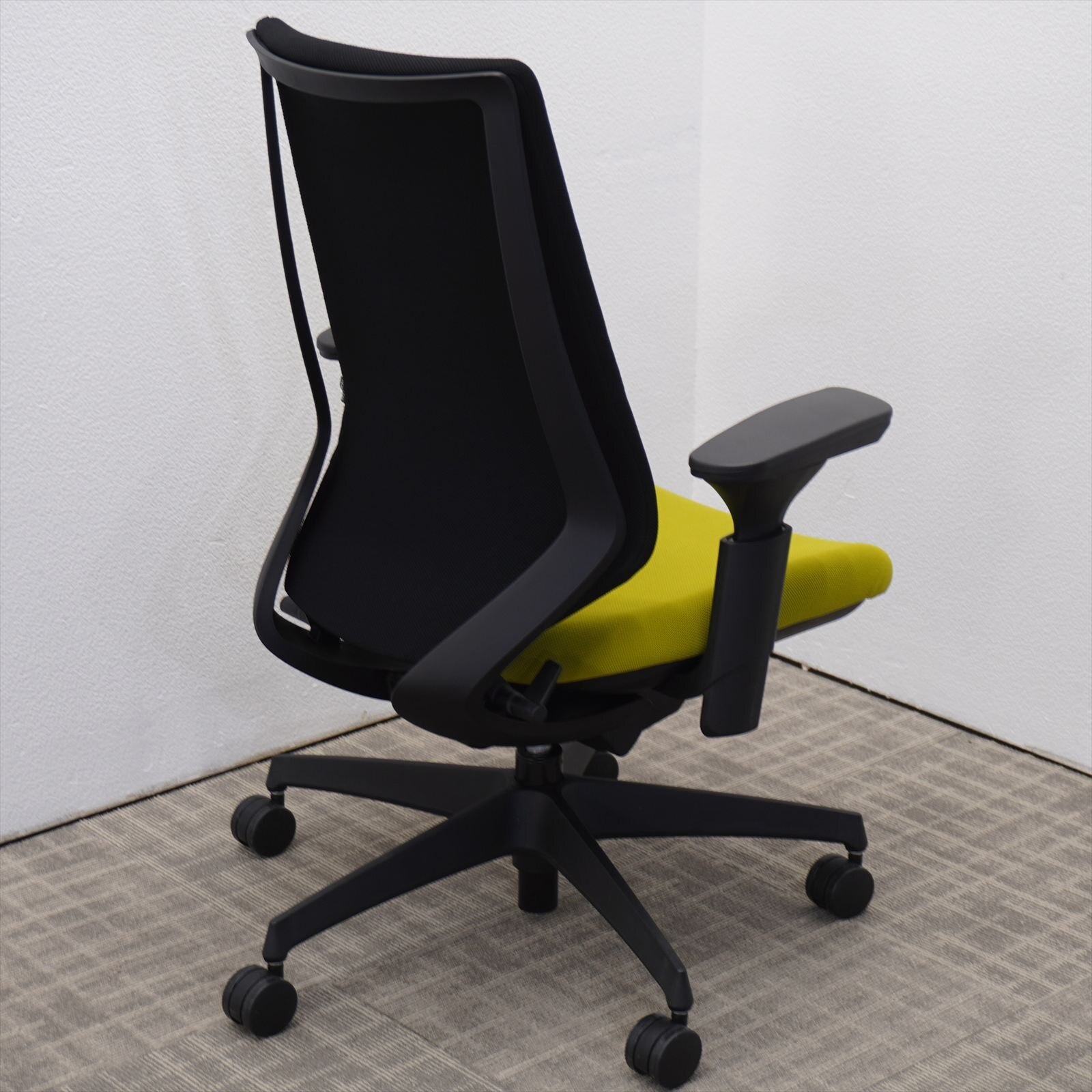 コクヨ デュオラ 可動肘 ハイバック 背クッション グリーン 特価品