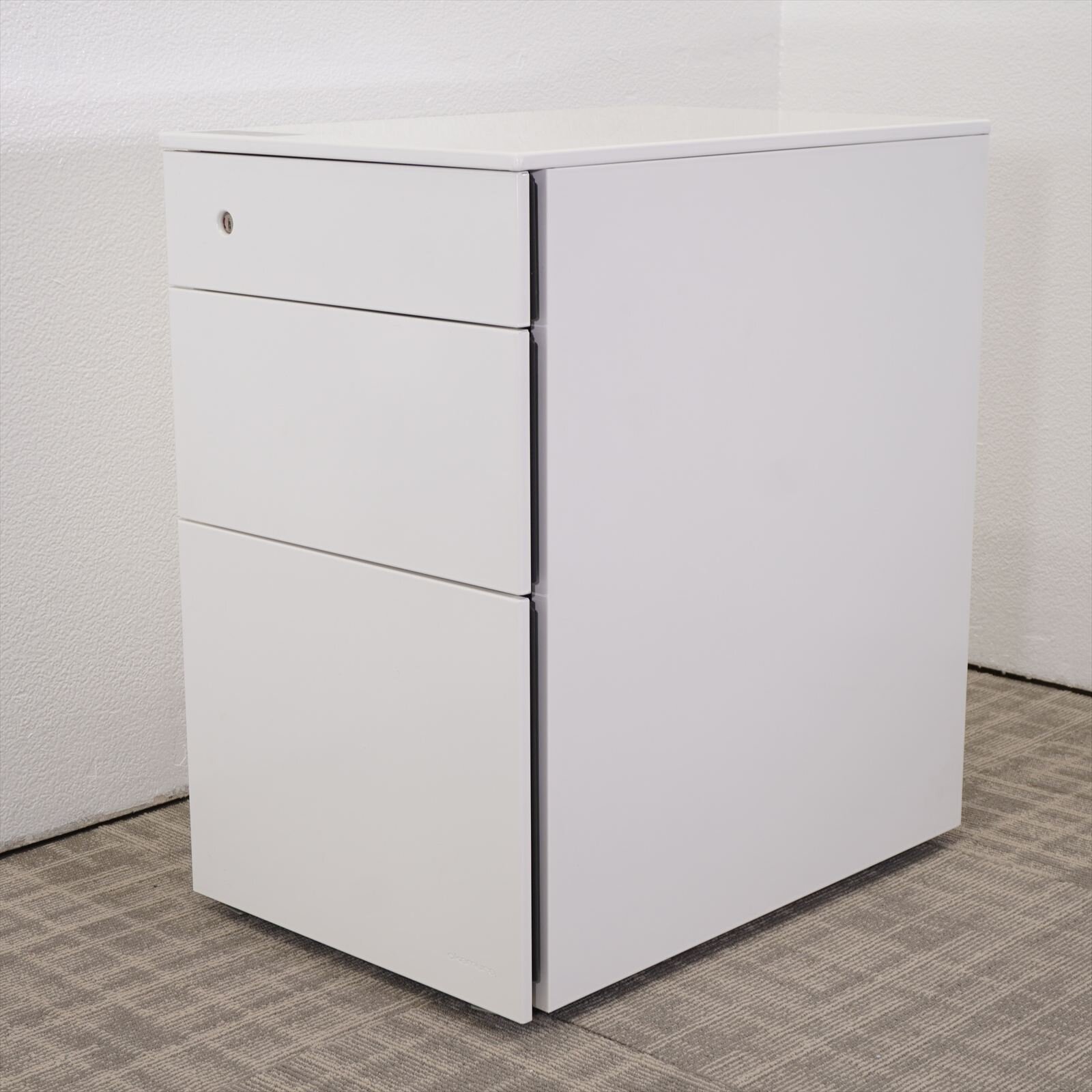 オカムラ プロユニット ３段ワゴン サイド取手 H650 ホワイト 特価品