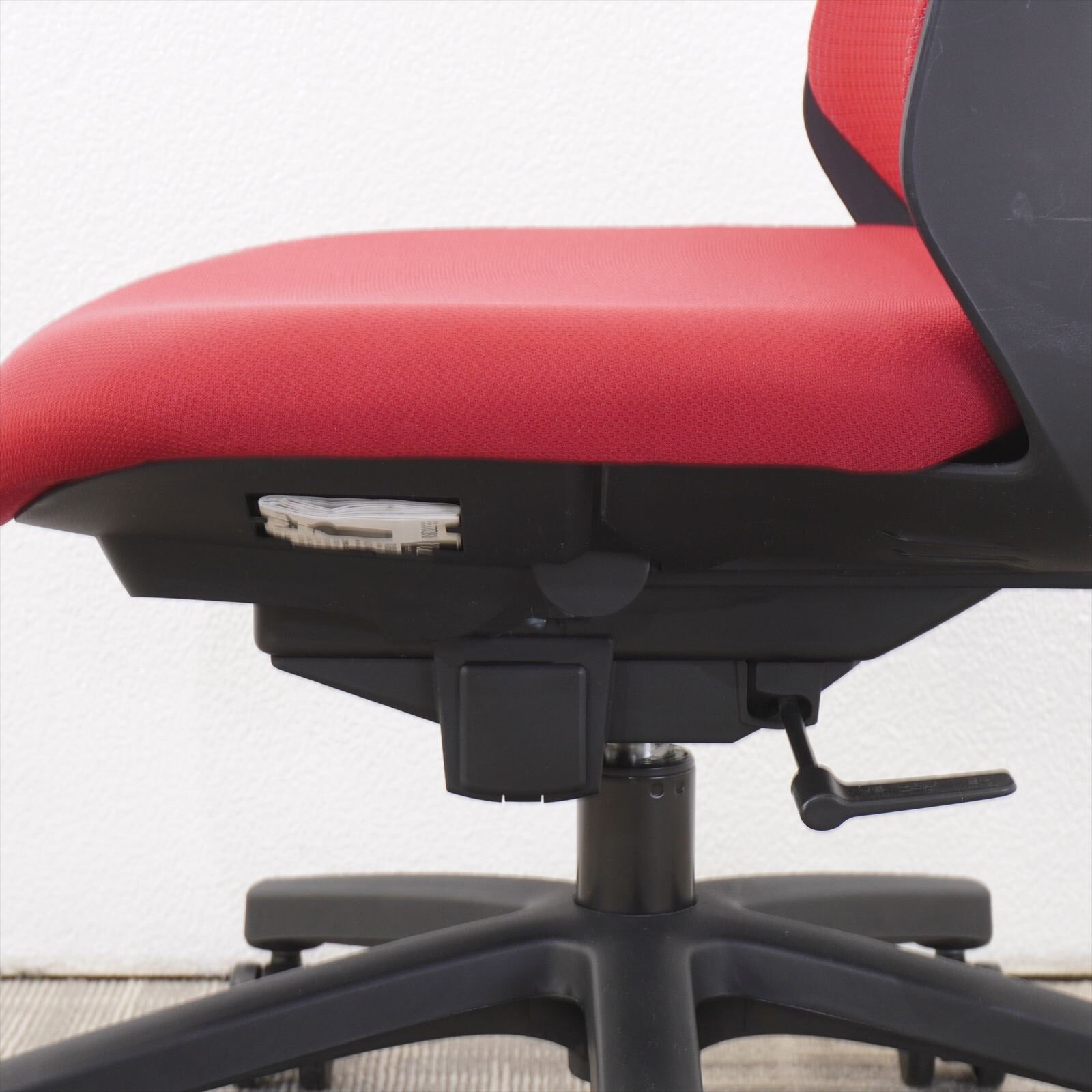 イトーキ ノナチェア ハンガー付 ラズベリーレッド