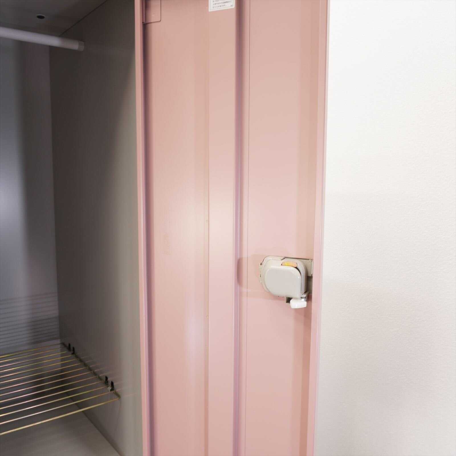 イトーキ ６人用ロッカー ピンク