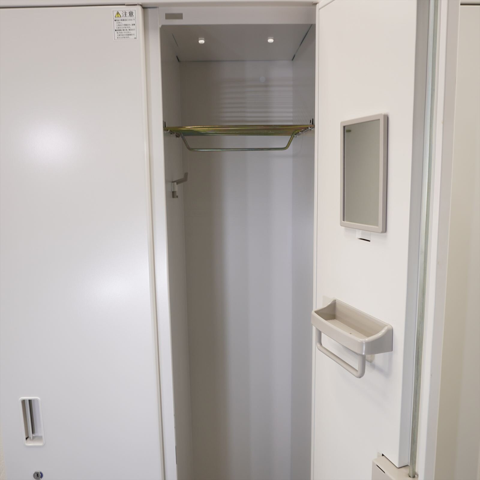 イトーキ ハニライン２ 3人用ロッカー ホワイト