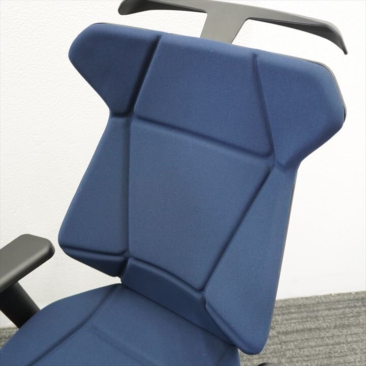 イトーキ フリップフラップ 可動肘 ハイバック ハンガー付 ネイビーブルー 特価品