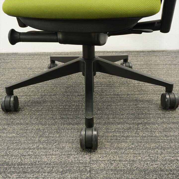 スチールケース リープ V2 APモデル 可動肘 グリーン／ブラック 特価品