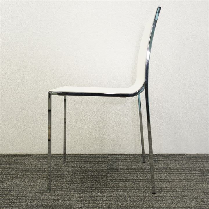 【カッシーナイクスシー取扱】LIVIT(リビット) ULTRA(ウルトラ) スタッキングチェア ホワイト 特価品