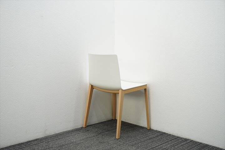 アンドリュー・ワールド フレックスチェア 木製脚 ホワイト