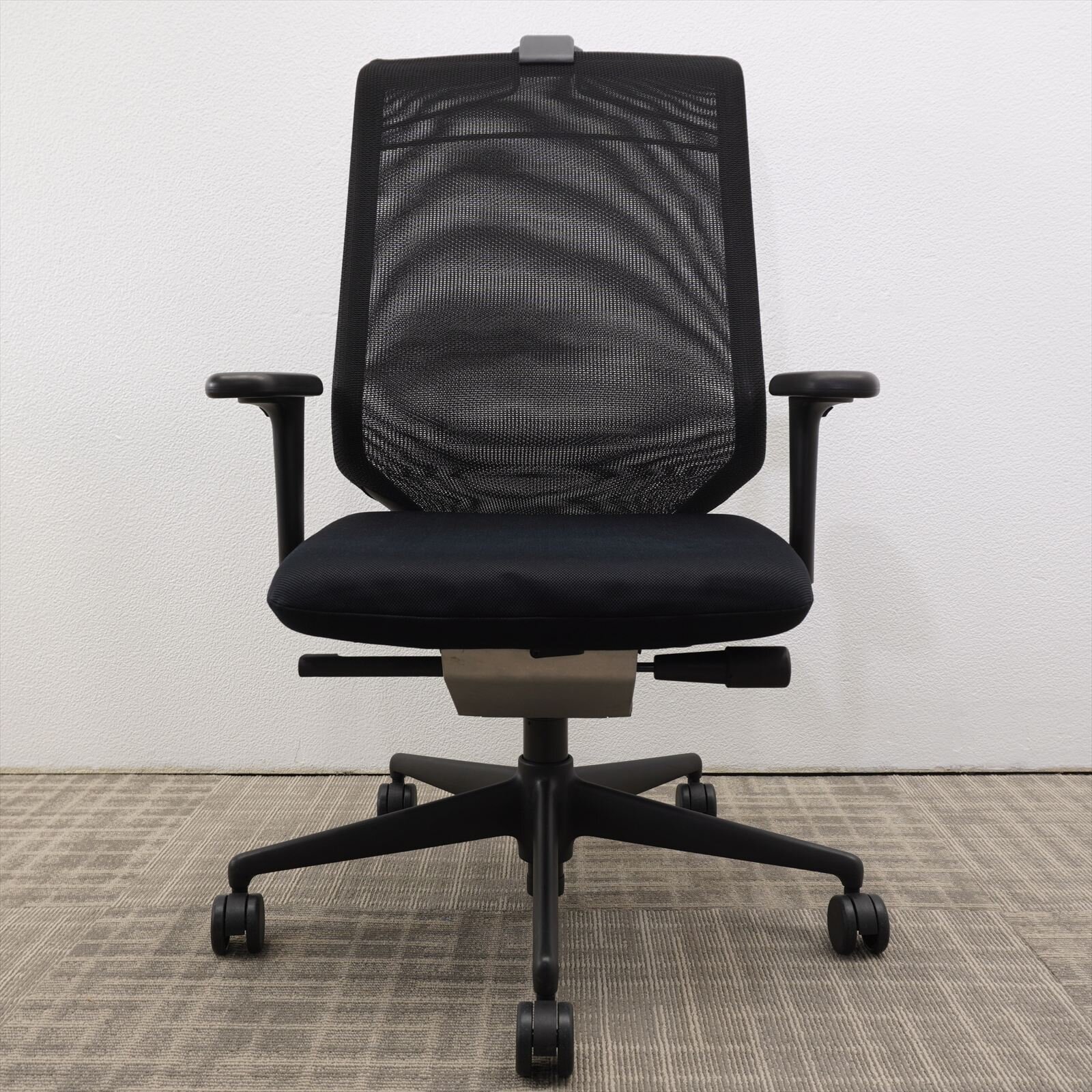 ヴィトラ メダプロ 可動肘 ハンガー付 ブラック